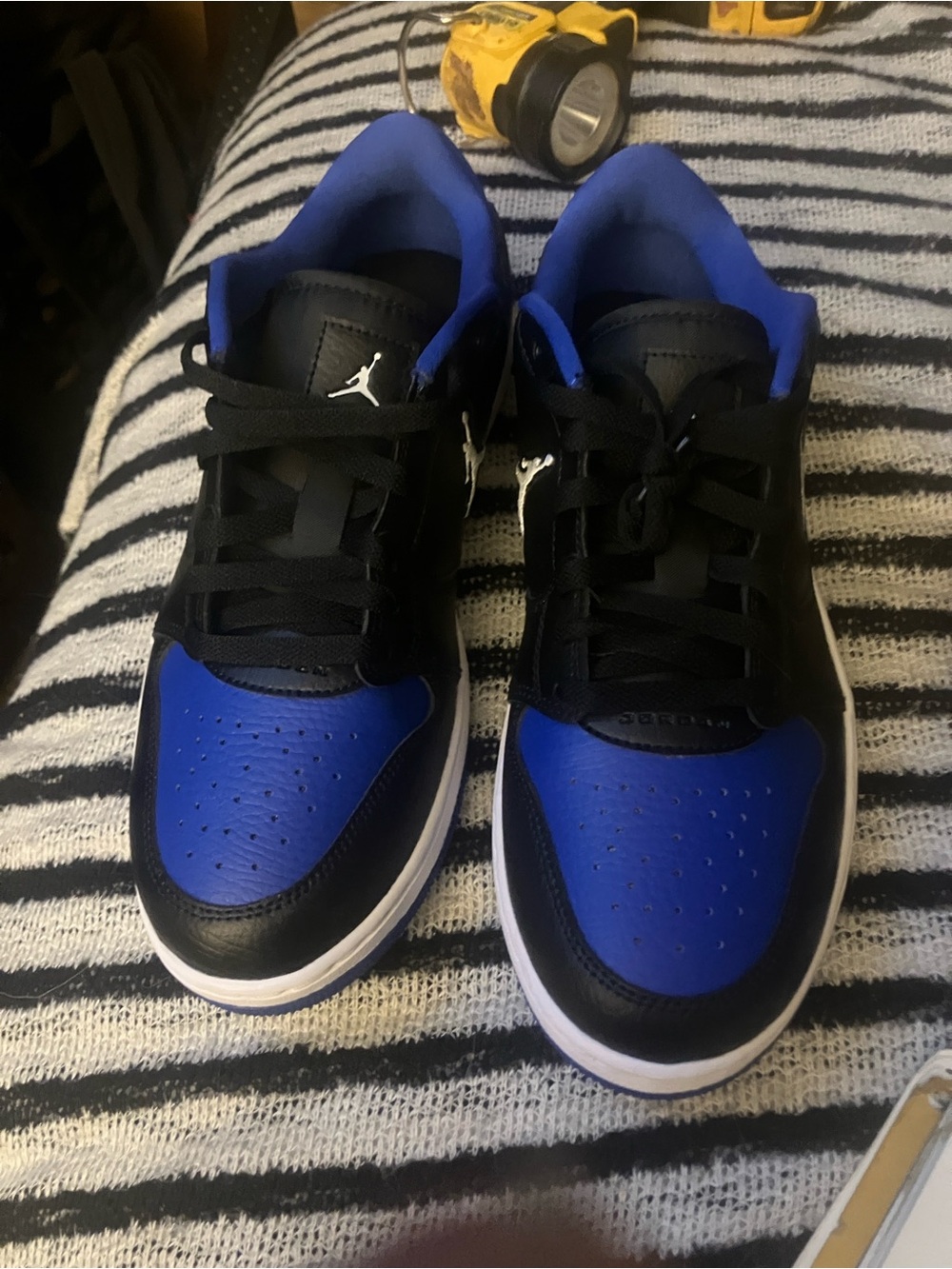 NWOT Jordan’s Court Concession , men’s 9, black & blue, low top
